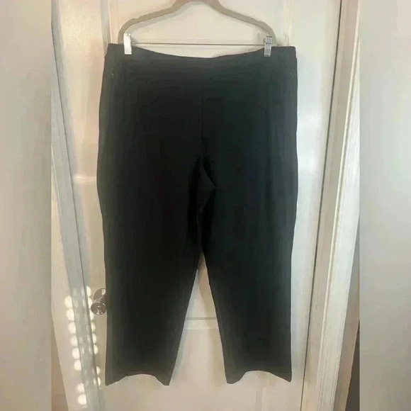 L.L. Bean Women’s Black Bootcut Stretchy Pants with Zipper Pockets - Size 2X - Picture 1 of 5
